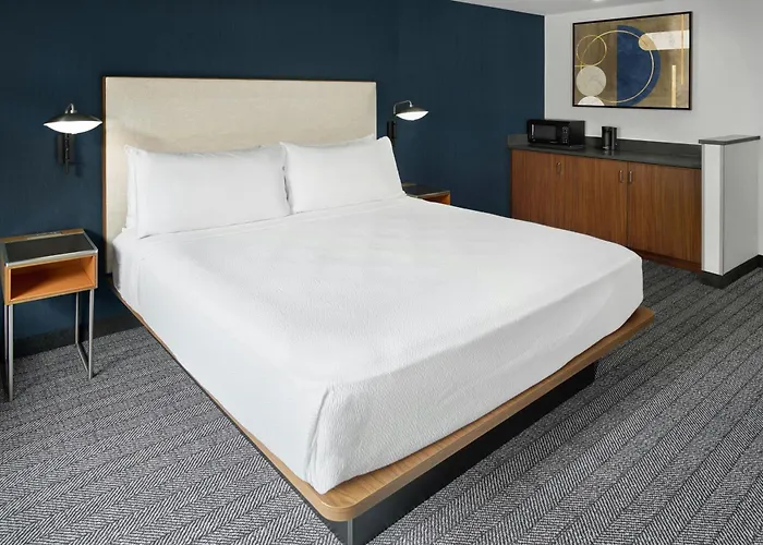 Courtyard By Marriott Kansas City Shawnee
